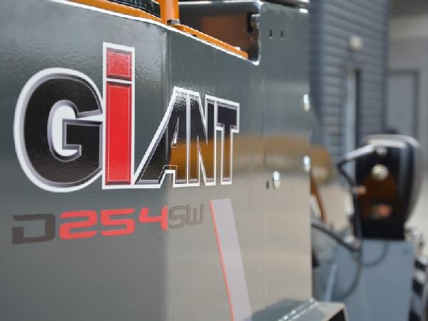 GIANT G1200