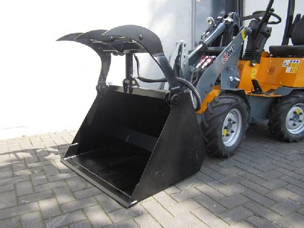 High volume buckets with top clamp