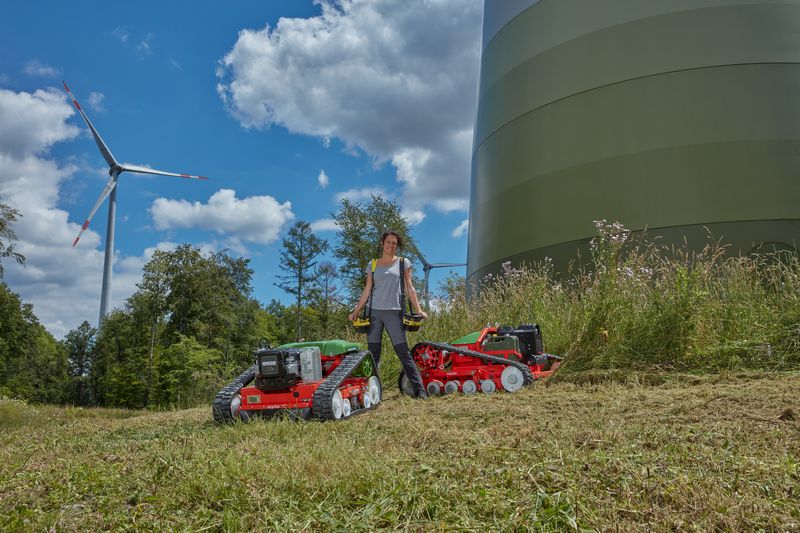 AGRIA 9500 REMOTE CONTROLLED MOVER