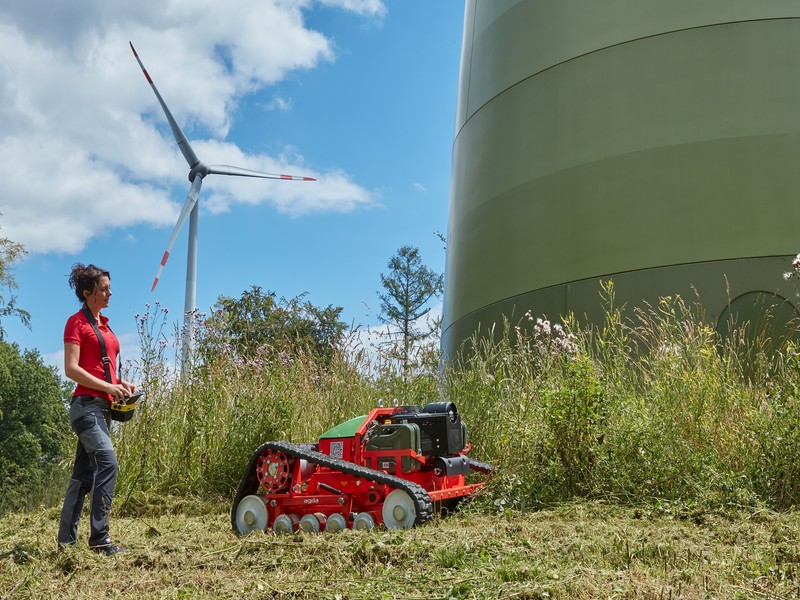 AGRIA 9600 REMOTE CONTROLLED MOVER