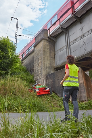 AGRIA 9600 REMOTE CONTROLLED MOVER