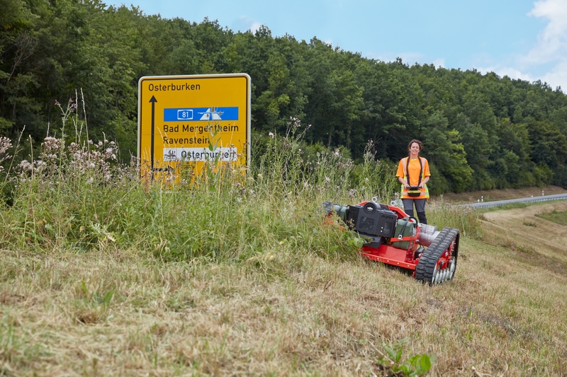 AGRIA 9600 REMOTE CONTROLLED MOVER