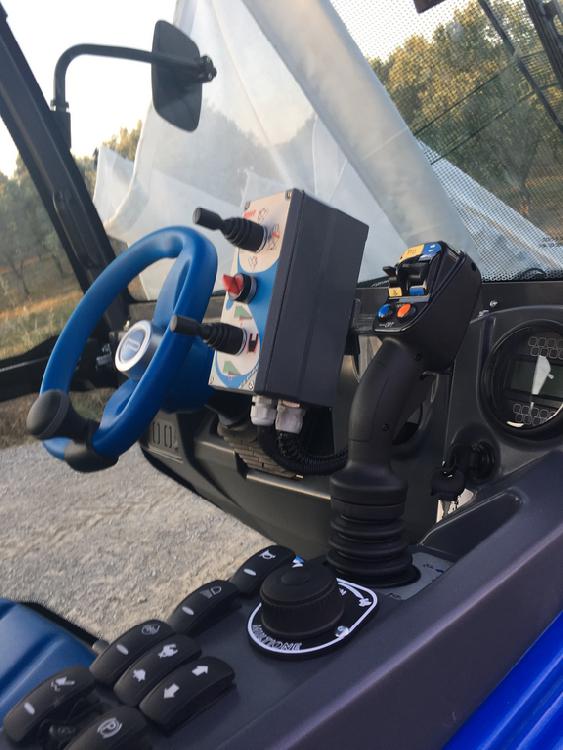 TREE SHAKER WITH COLLECTOR