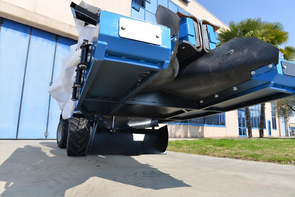 TREE SHAKER WITH COLLECTOR