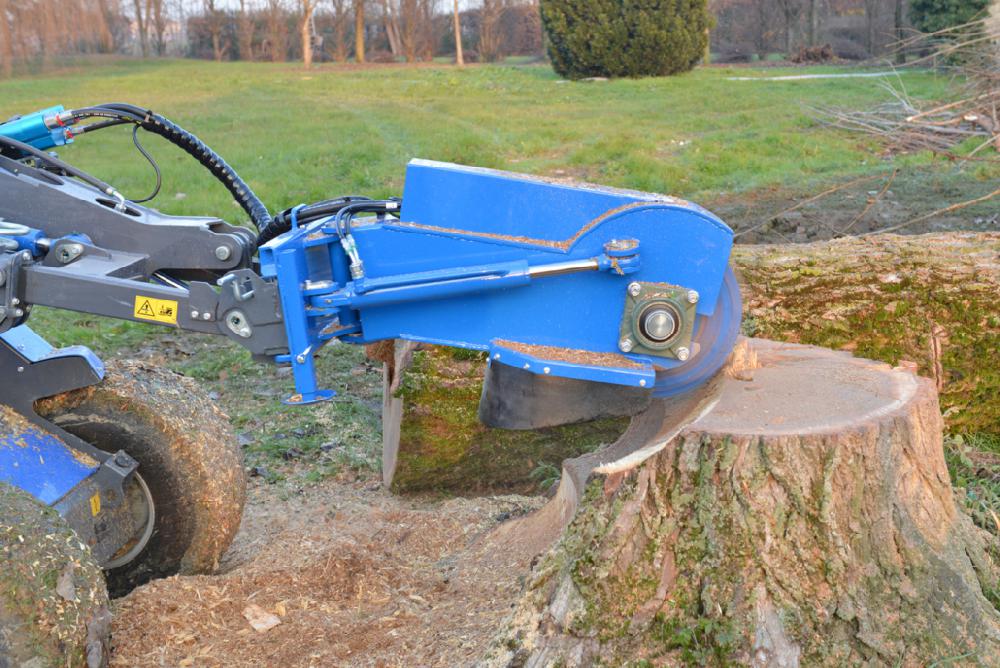 Swing stump grinder