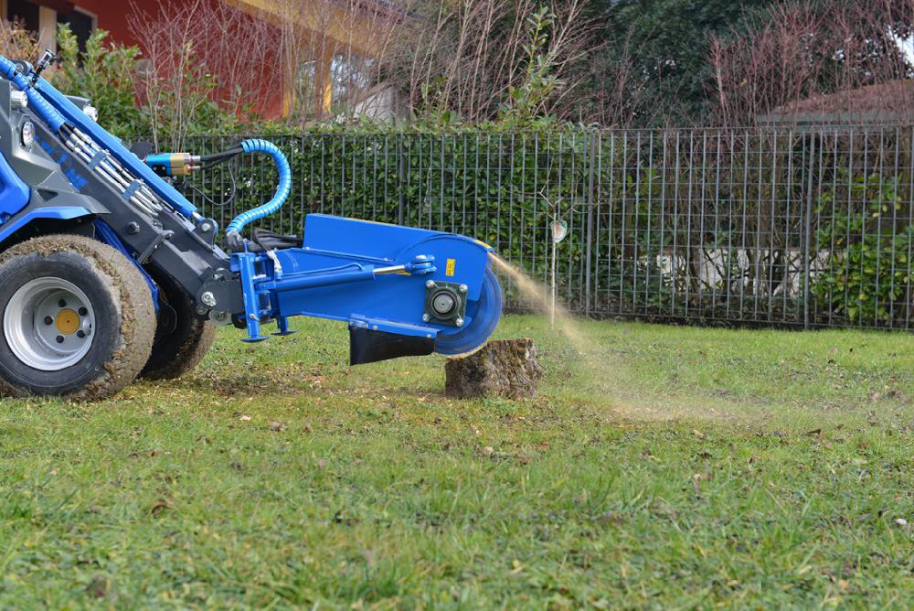 Swing stump grinder