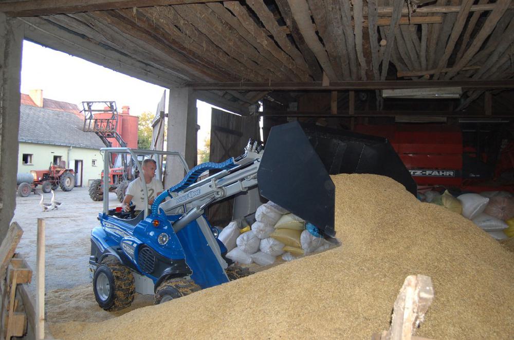 Light material bucket