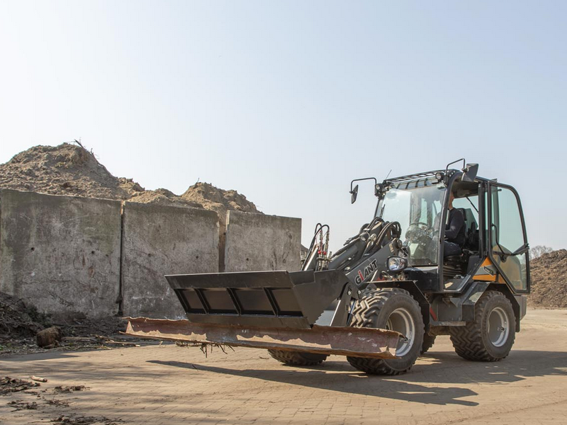 GIANT G3500 X-TRA - Wheel loader