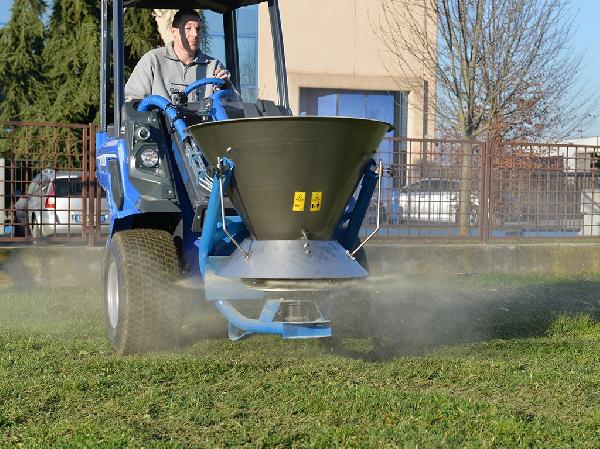 SALT AND SAND SPREADER