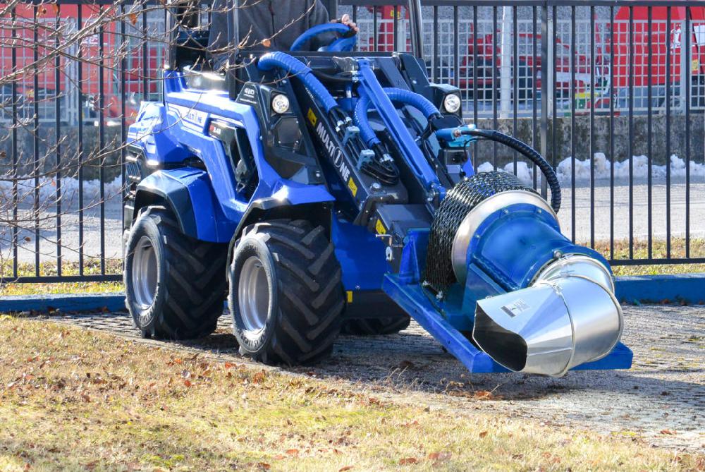 Debris and leaf blower