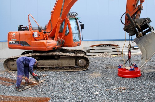 HMG Hydraulic powered magnet generators