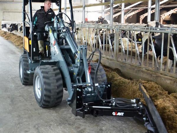 Feed-and manurescraper