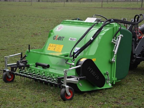 Flail mowers with collector