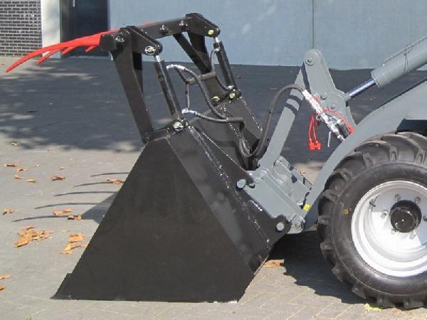 High volume buckets with top clamp