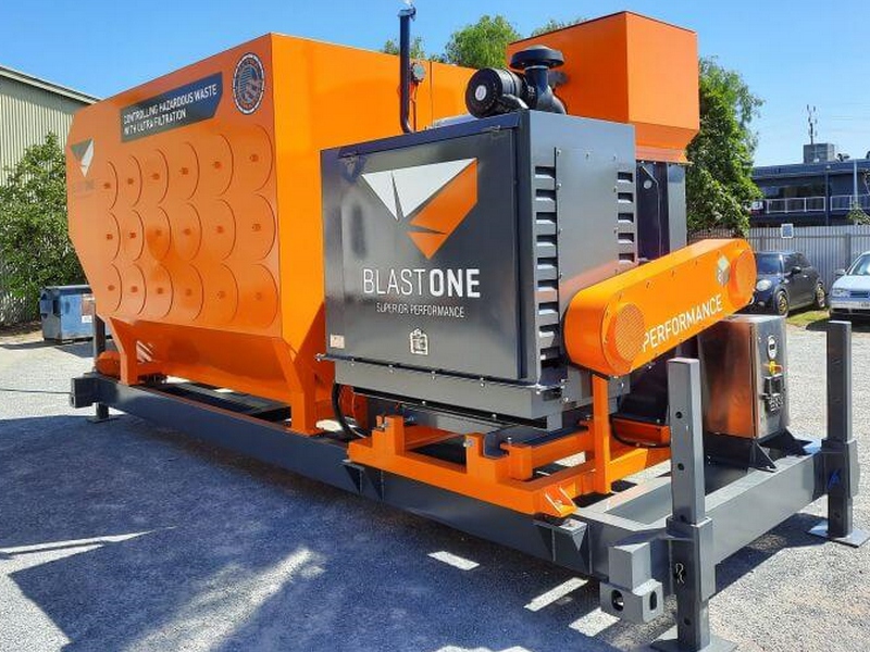 Engine hour and utilisation monitoring on dust extractor 