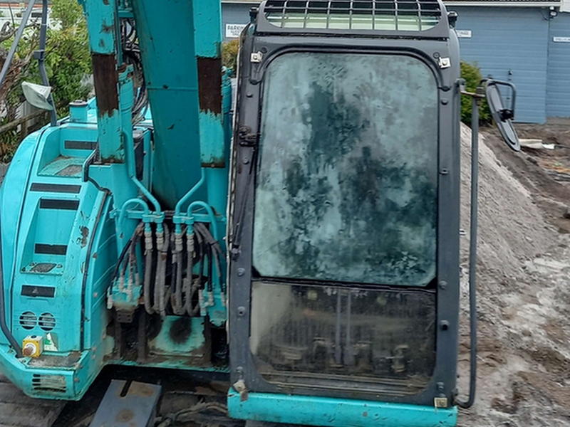 Monitoring utilisation and engine fault codes on a digger