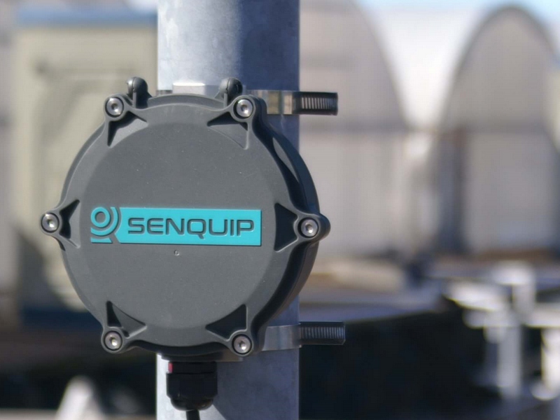 Aquaponics greenhouse temperature and humidity monitoring b