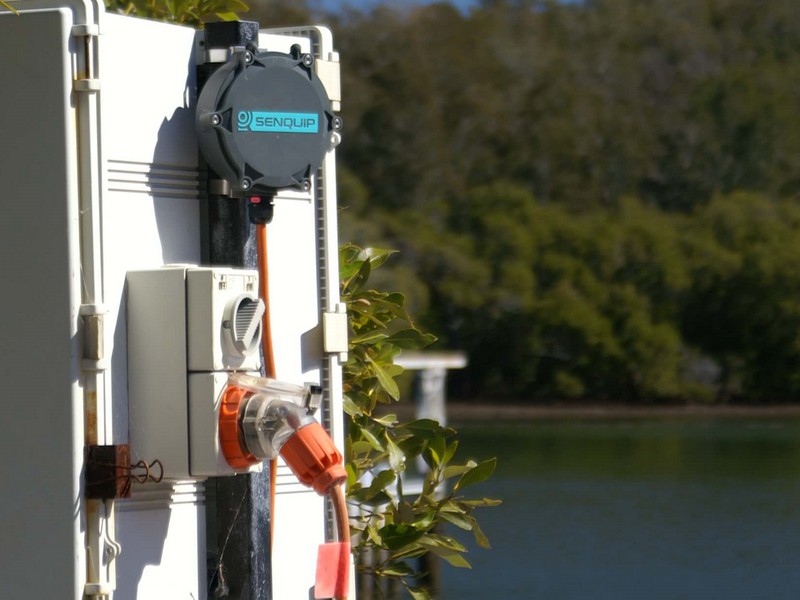 Automatic pump control to keep tank level constant